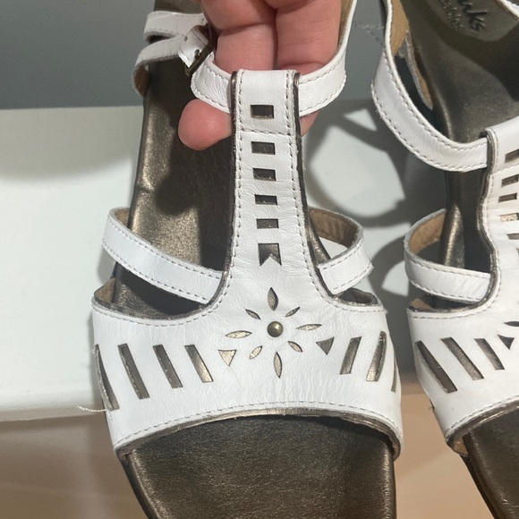 CLARKS Bendables Leather Wedge Sandals white color Women's Sz 10M - Picture 3 of 13